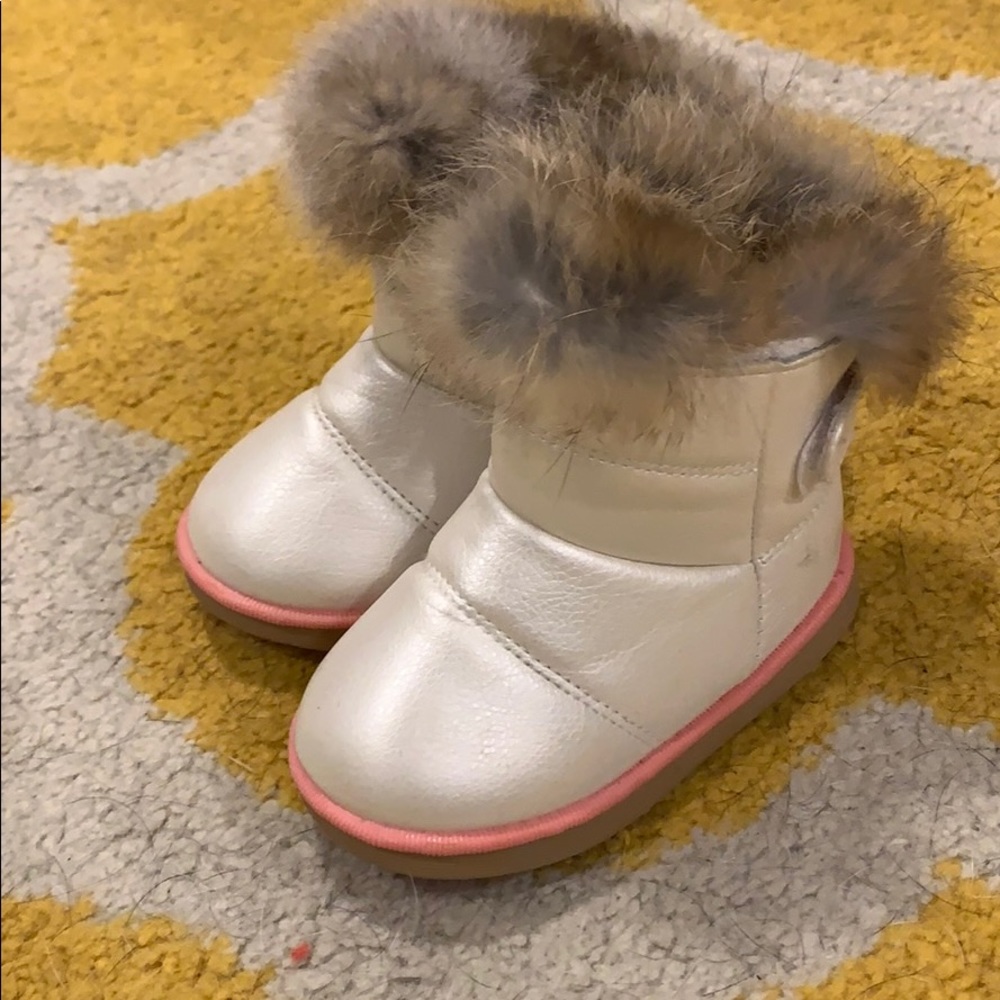 Winter boots cream ivory pink fur Velcro boots sz5